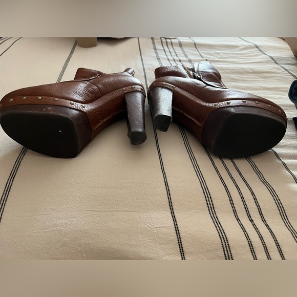 Ugg heeled boots, size 7, used in good condition - Picture 5 of 6